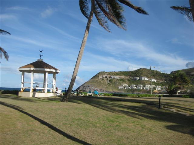 /i//Island_Paradise_beach_access_area.JPG