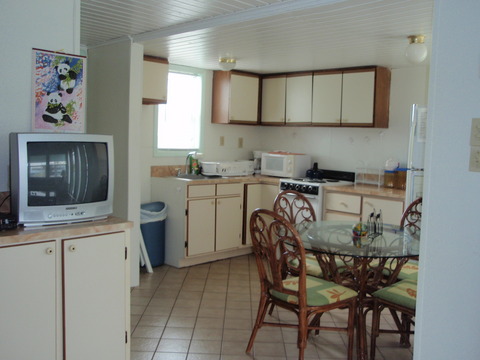 /i//Kitchen_and_dining_1.jpg