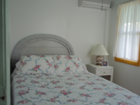 /i//Main_floor_bedroom.jpg