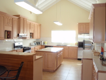 /i//Main_house_spacious_kitchen_with_island.jpg