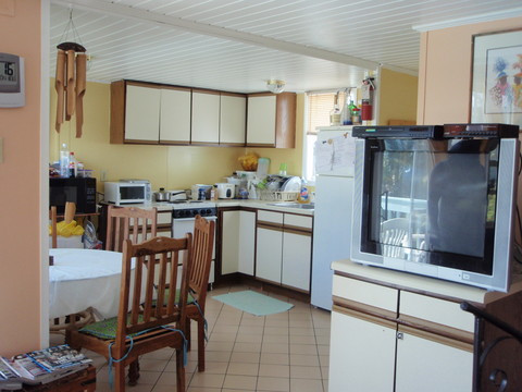 /i//Sealofts_poolview_kitchen.jpg