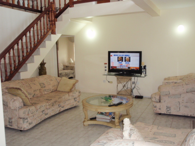 /i//main_living_area.JPG
